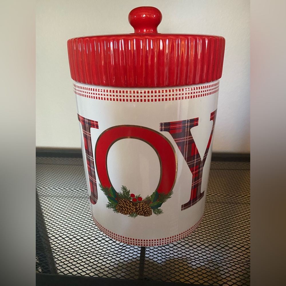 Beautiful ceramic cookie jar